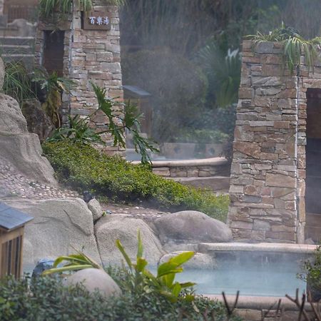 Howard Johnson Huashuiwan Hot Springs Resort Chengdu Eksteriør billede