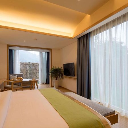 Howard Johnson Huashuiwan Hot Springs Resort Chengdu Eksteriør billede