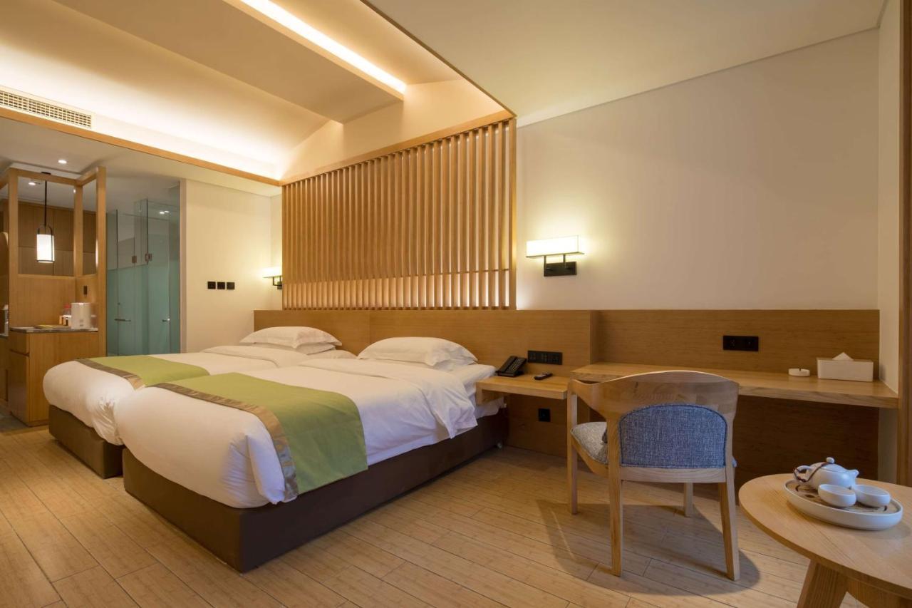 Howard Johnson Huashuiwan Hot Springs Resort Chengdu Eksteriør billede