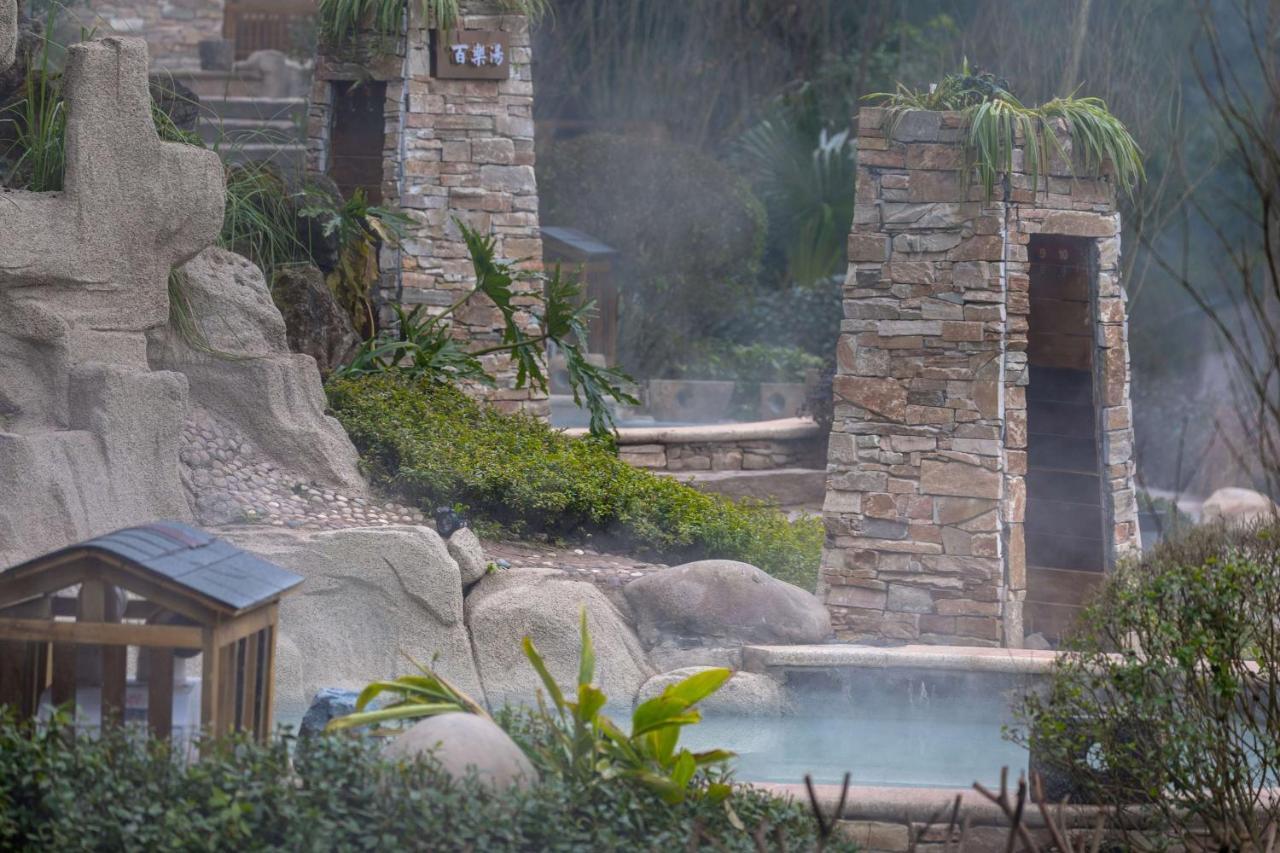 Howard Johnson Huashuiwan Hot Springs Resort Chengdu Eksteriør billede