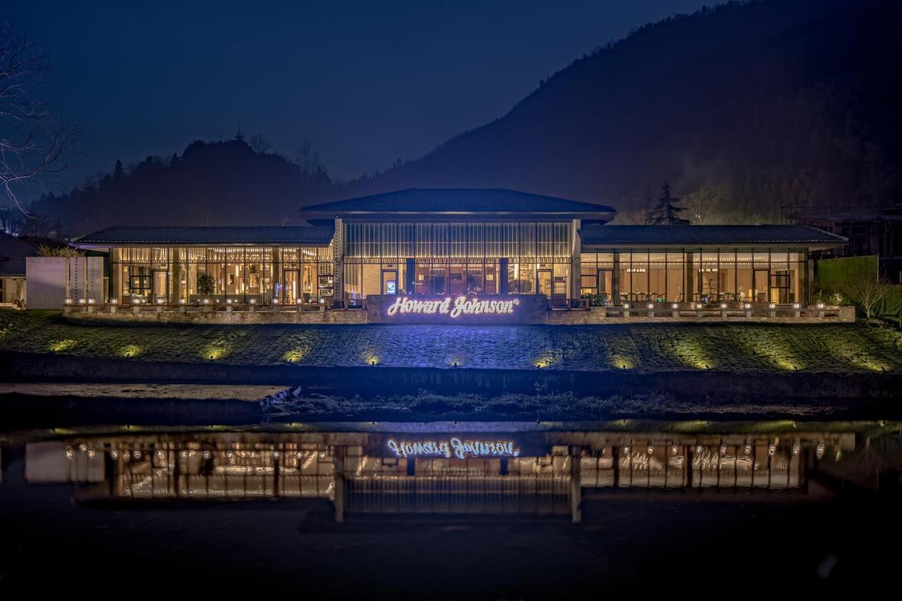 Howard Johnson Huashuiwan Hot Springs Resort Chengdu Eksteriør billede