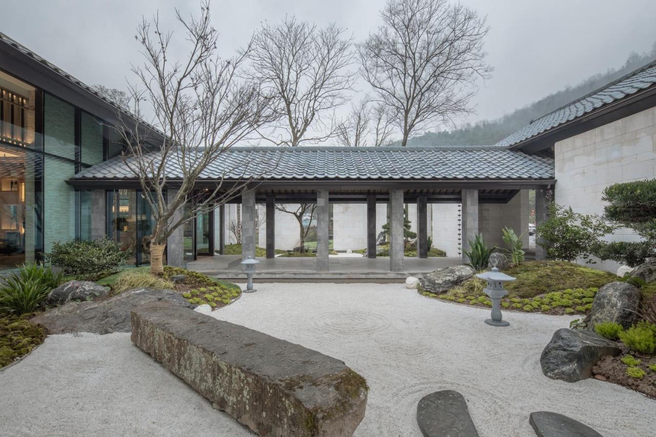 Howard Johnson Huashuiwan Hot Springs Resort Chengdu Eksteriør billede