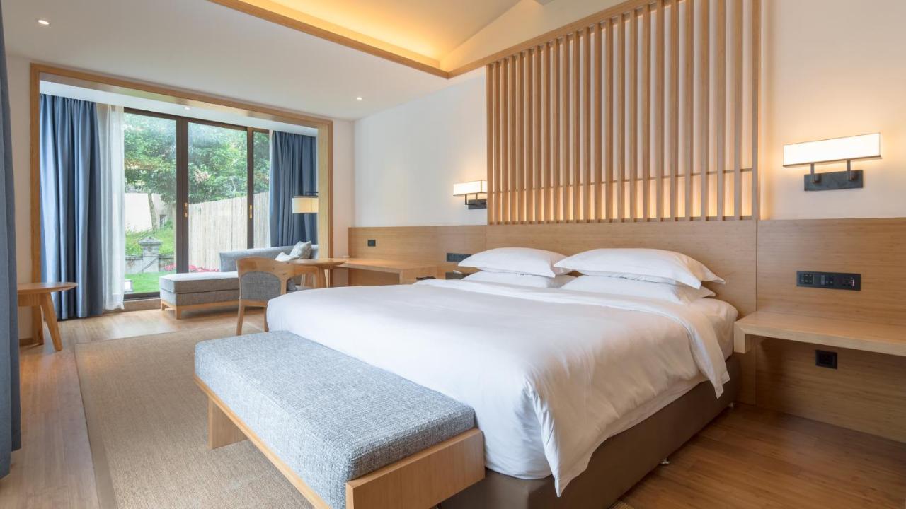 Howard Johnson Huashuiwan Hot Springs Resort Chengdu Eksteriør billede