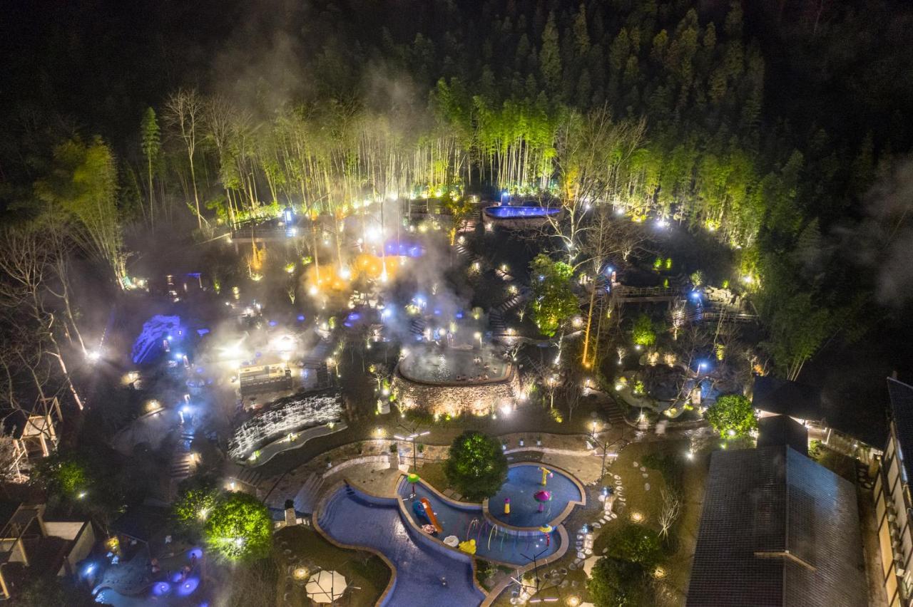 Howard Johnson Huashuiwan Hot Springs Resort Chengdu Eksteriør billede