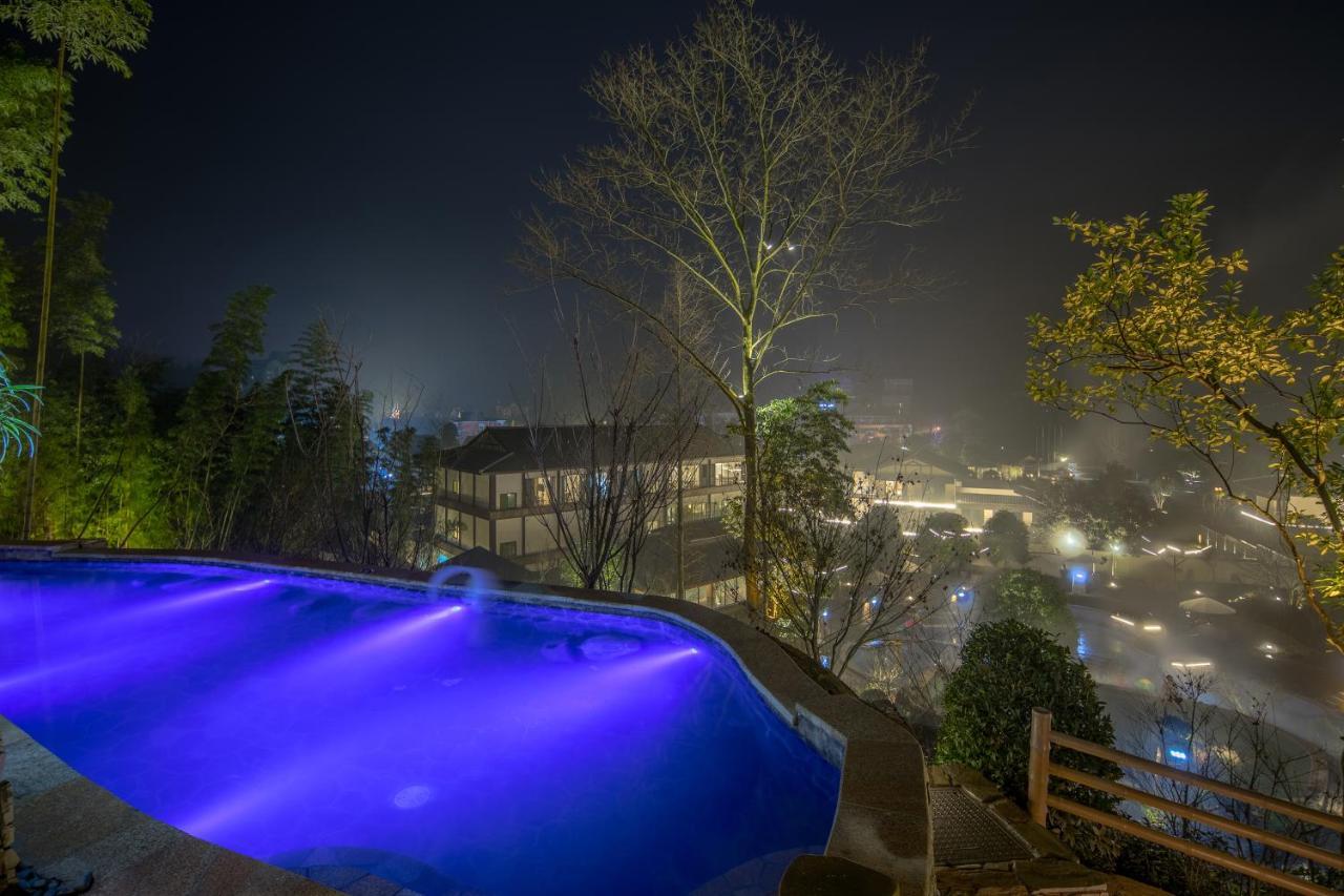 Howard Johnson Huashuiwan Hot Springs Resort Chengdu Eksteriør billede