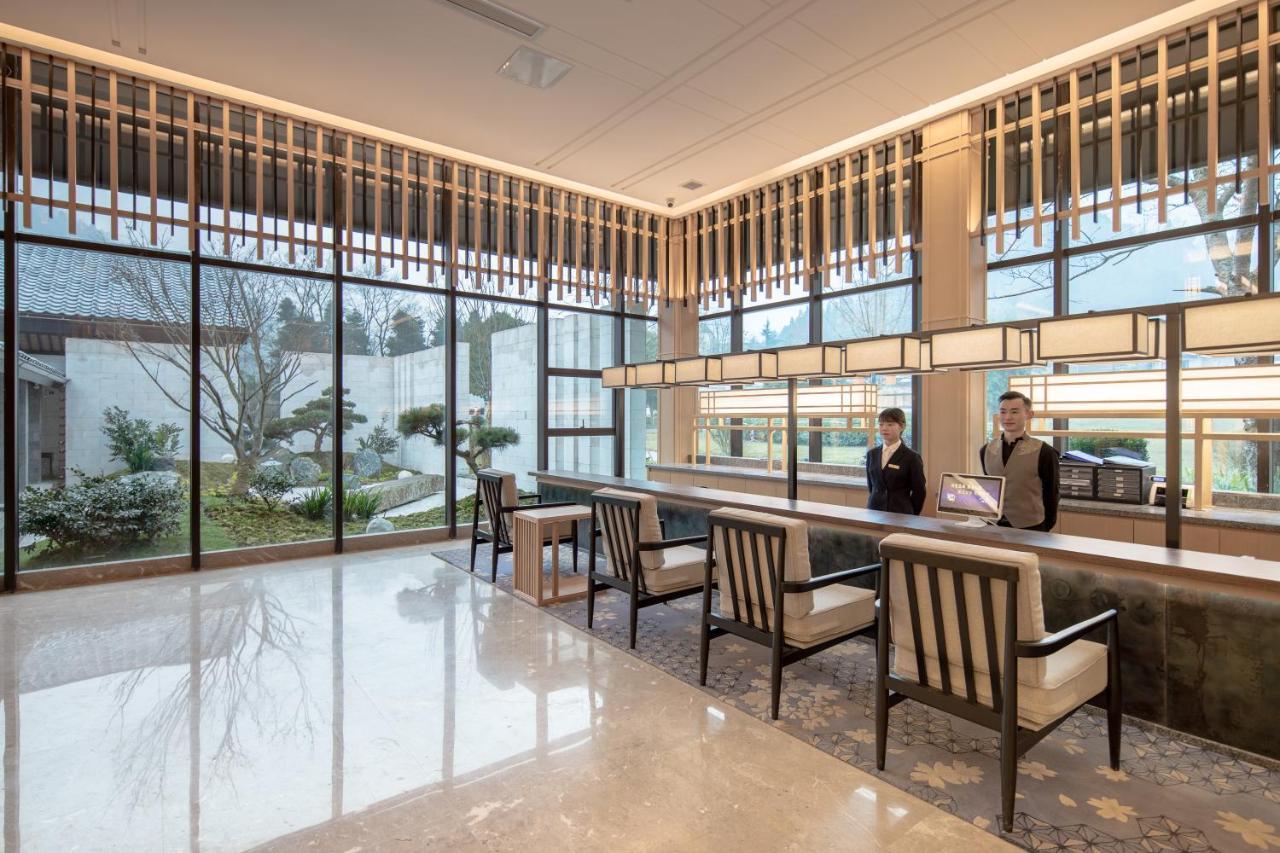 Howard Johnson Huashuiwan Hot Springs Resort Chengdu Eksteriør billede