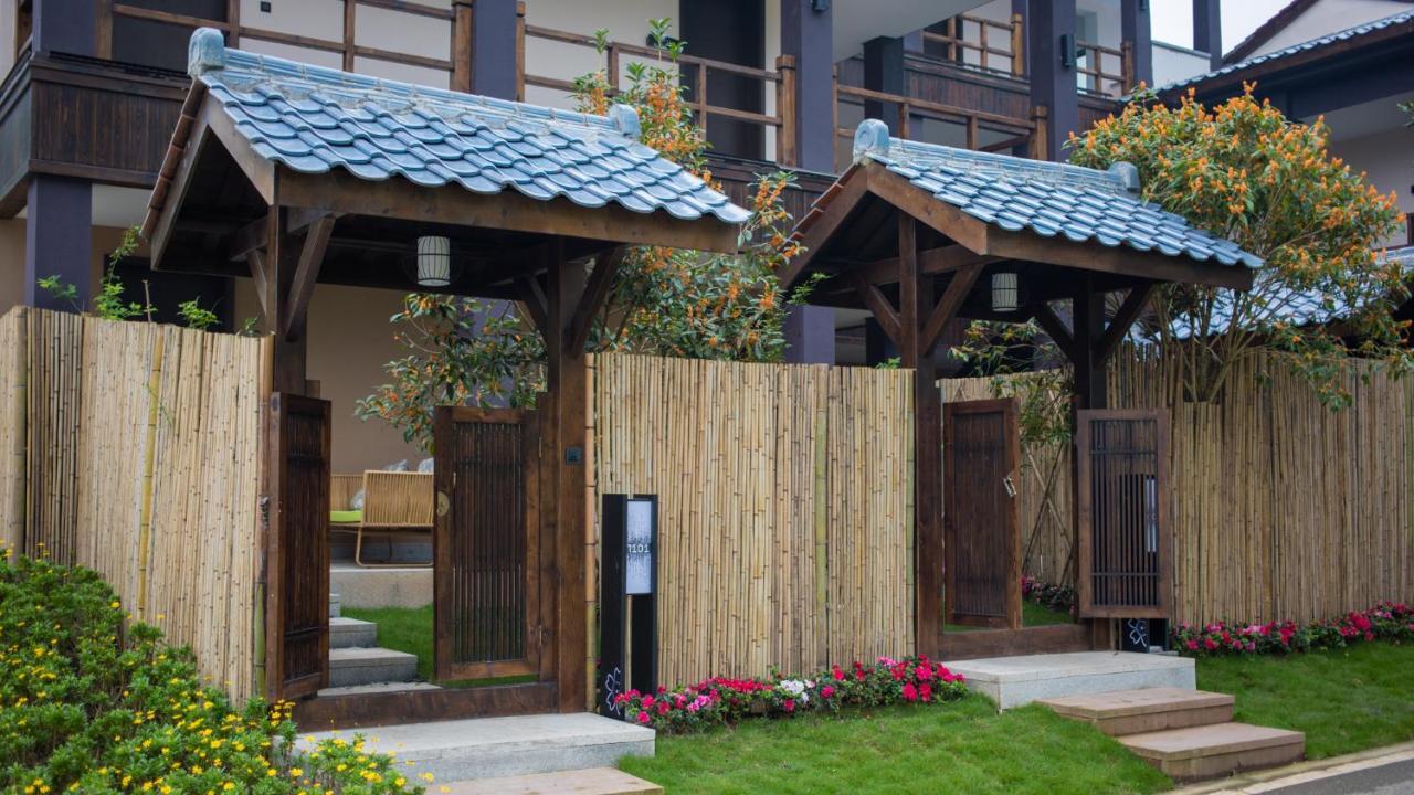 Howard Johnson Huashuiwan Hot Springs Resort Chengdu Eksteriør billede